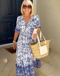 Esther | Bedrucktes Kleid mit V-Ausschnitt, elegant und stilvoll