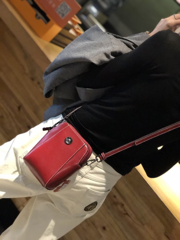 Nesha | Vertikale Crossbody-Handytasche für unterwegs