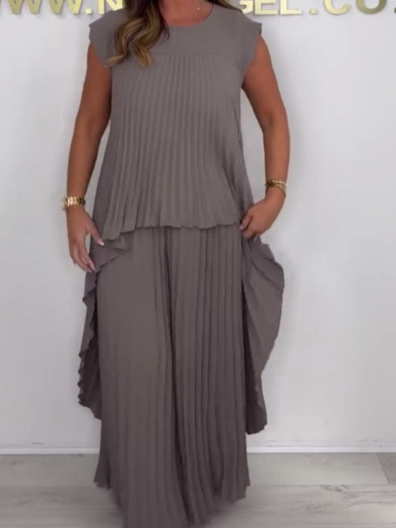 Wes | Plissiertes, kurzärmliges, unregelmäßiges Midi-Oberteil und Hose mit weitem Bein
