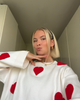 Bridget | Modell 'All Hearts' Oversized Pullover