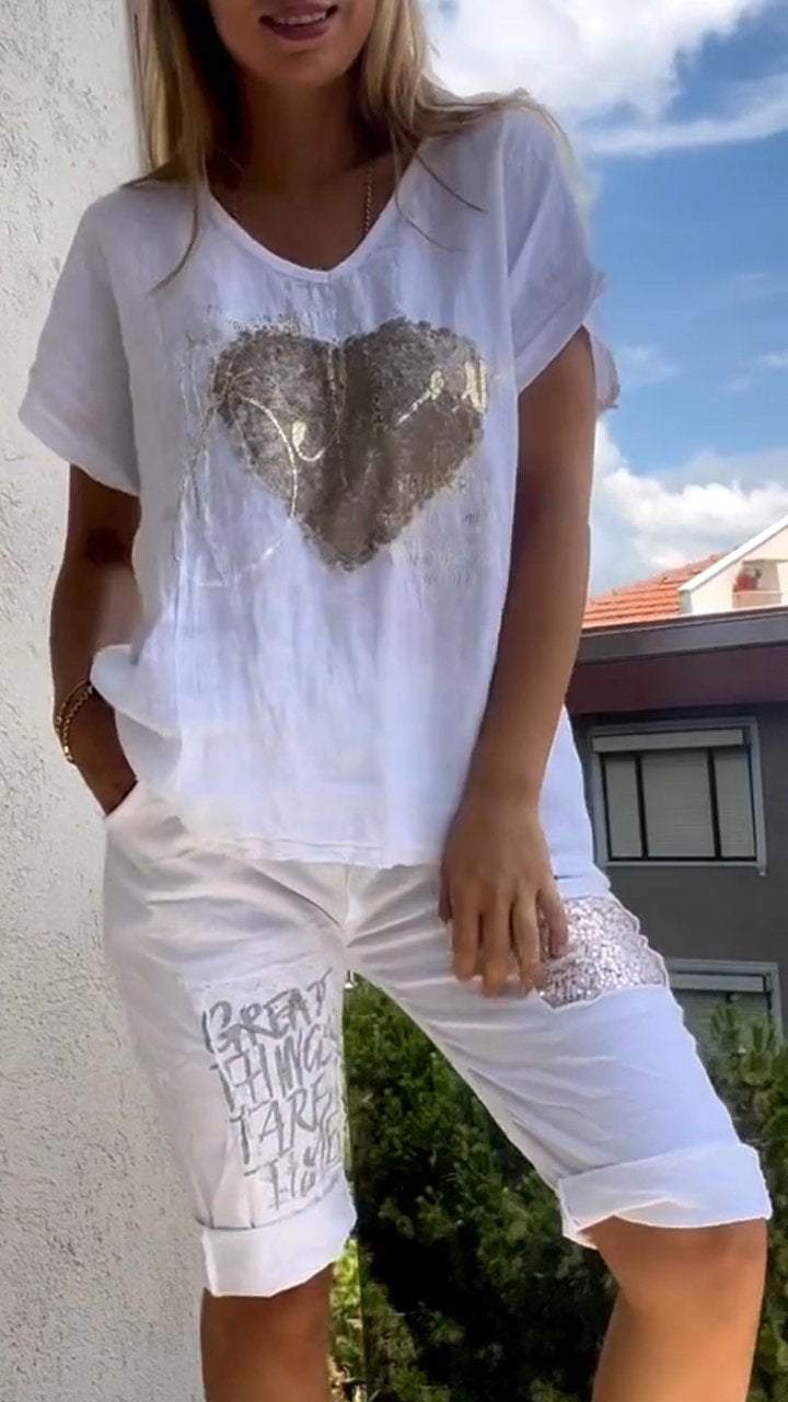Colleen | Casualer zweiteiliger Anzug mit Spitzausschnitt und goldener Prägung