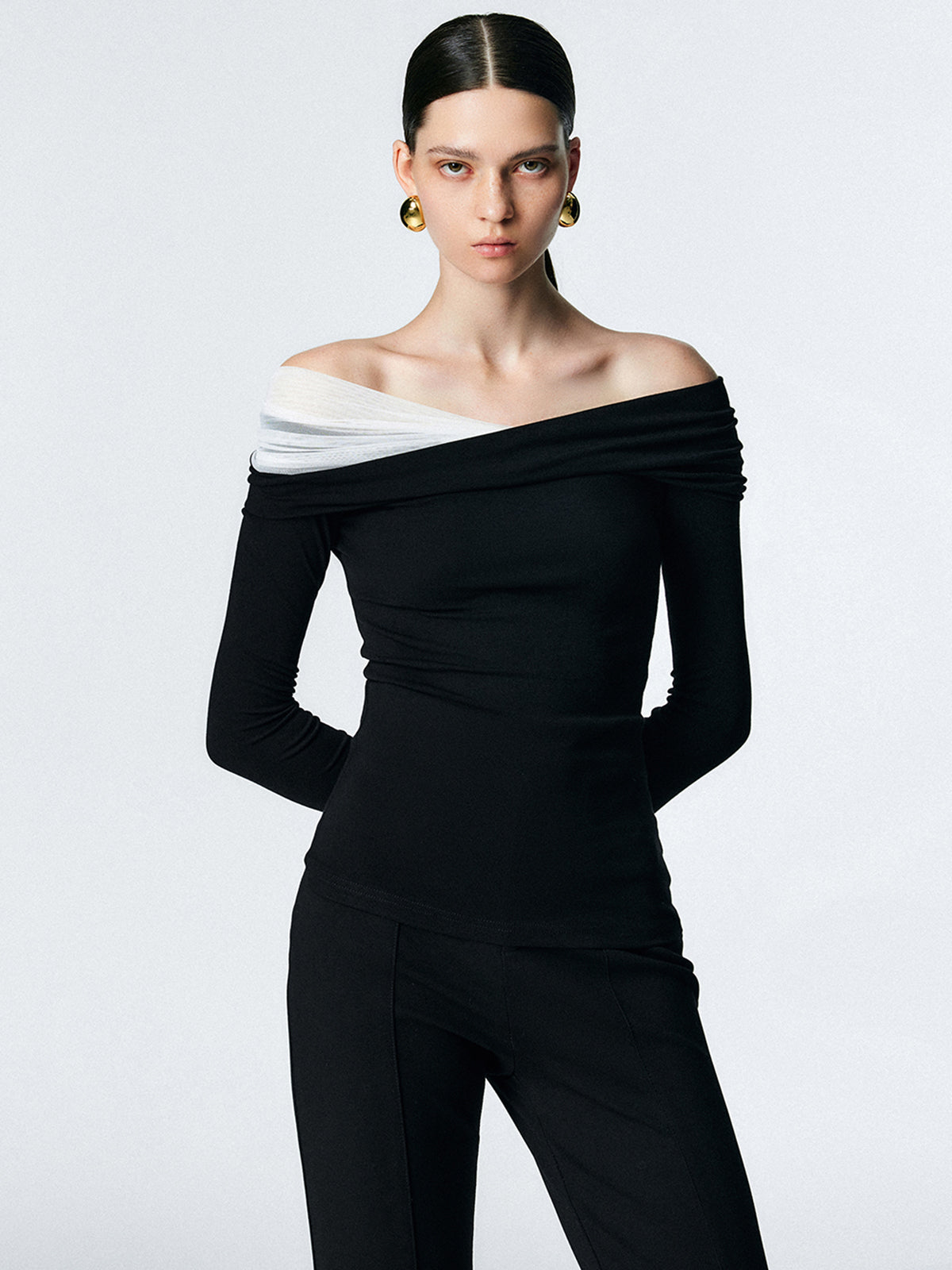Clara | Asymmetrisches Schulterfreies Langärmeliges Mesh-Top