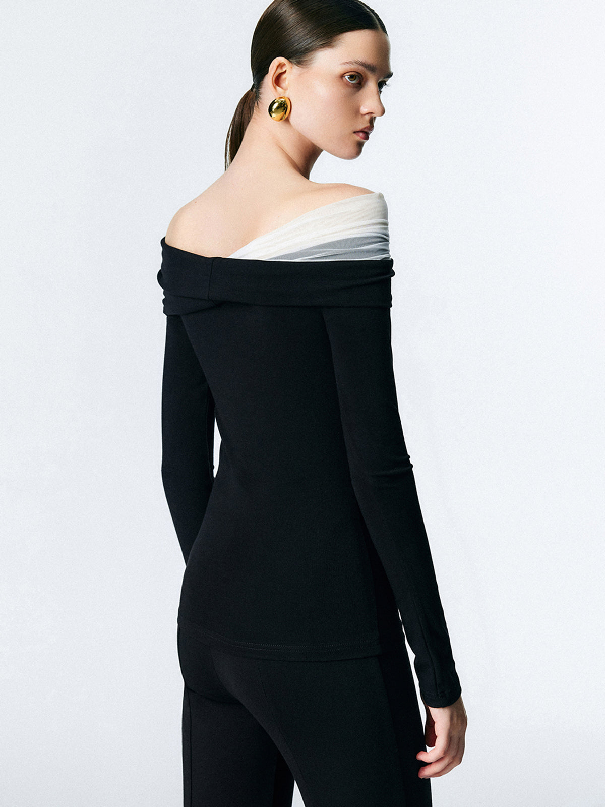 Clara | Asymmetrisches Schulterfreies Langärmeliges Mesh-Top
