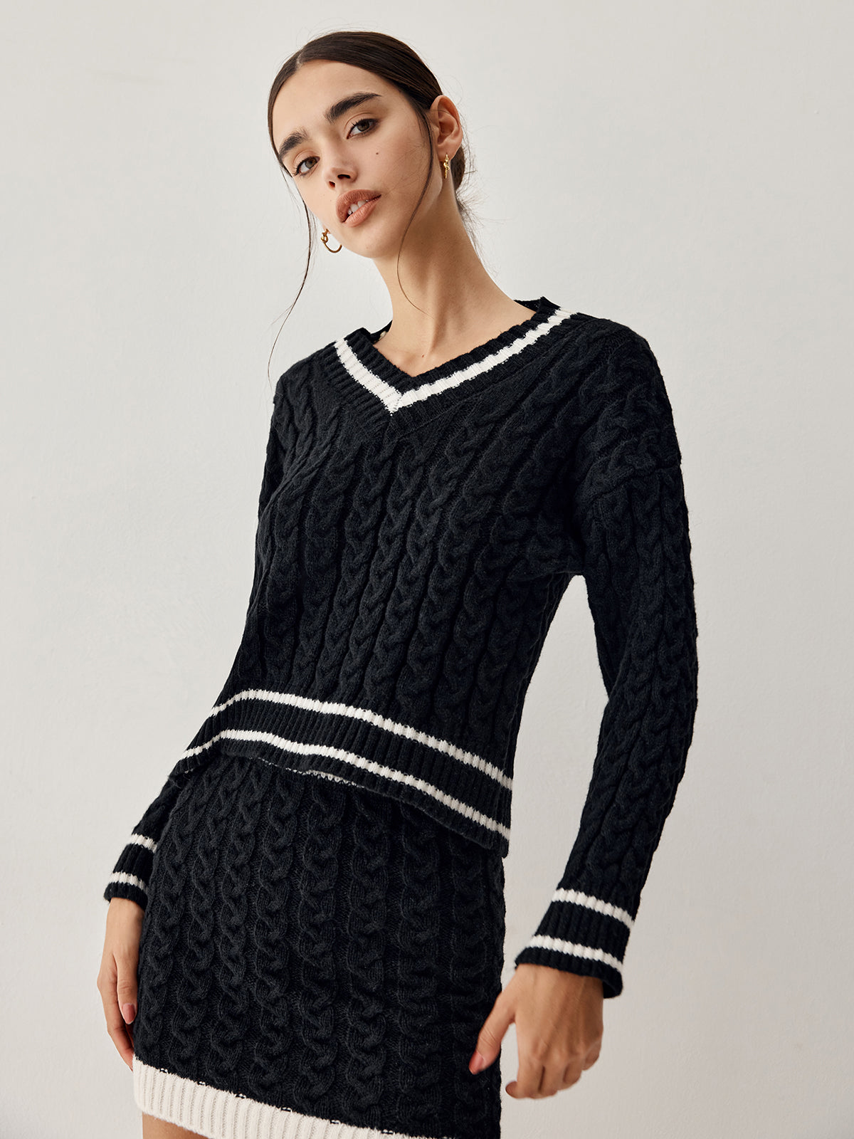 Clara | Eleganter Pullover mit Kontrastbesatz und passendem Rock