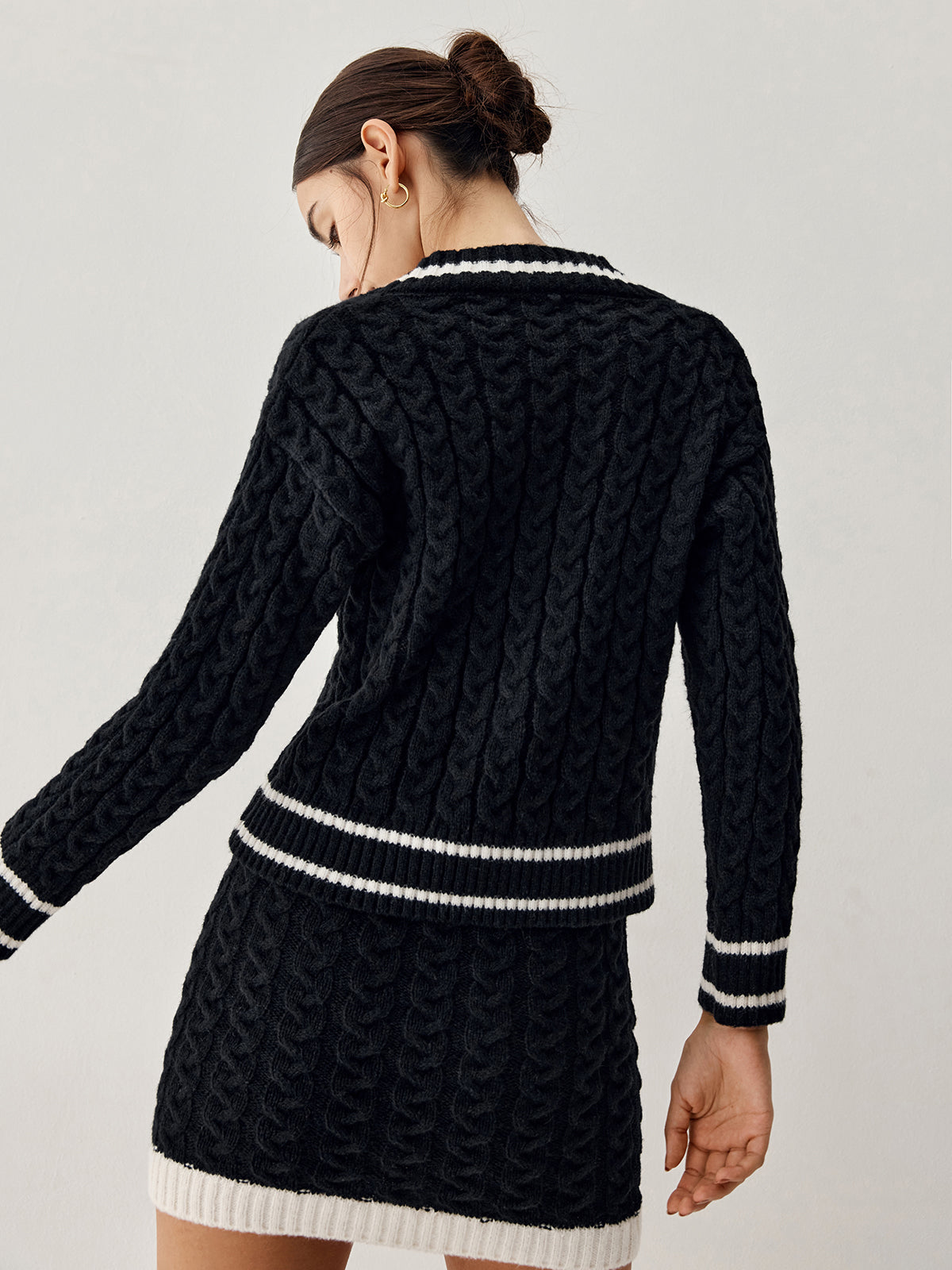 Clara | Eleganter Pullover mit Kontrastbesatz und passendem Rock