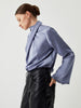 Laura | Asymmetrisches plissiertes Rollkragenshirt aus Satin