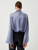Laura | Asymmetrisches plissiertes Rollkragenshirt aus Satin