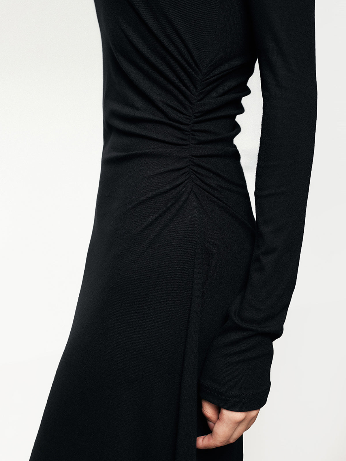Clara | Asymmetrisches langärmeliges Bodycon Kleid aus Rippenstrick