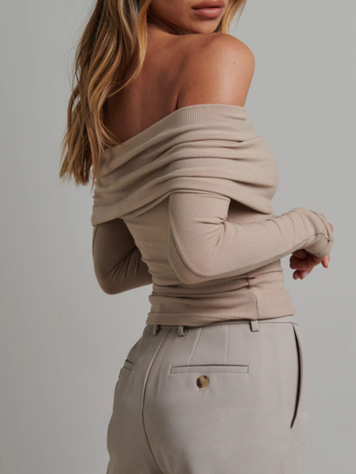 Mia | Schulterfreies überfaltetes Langarm-Crop-Shirt