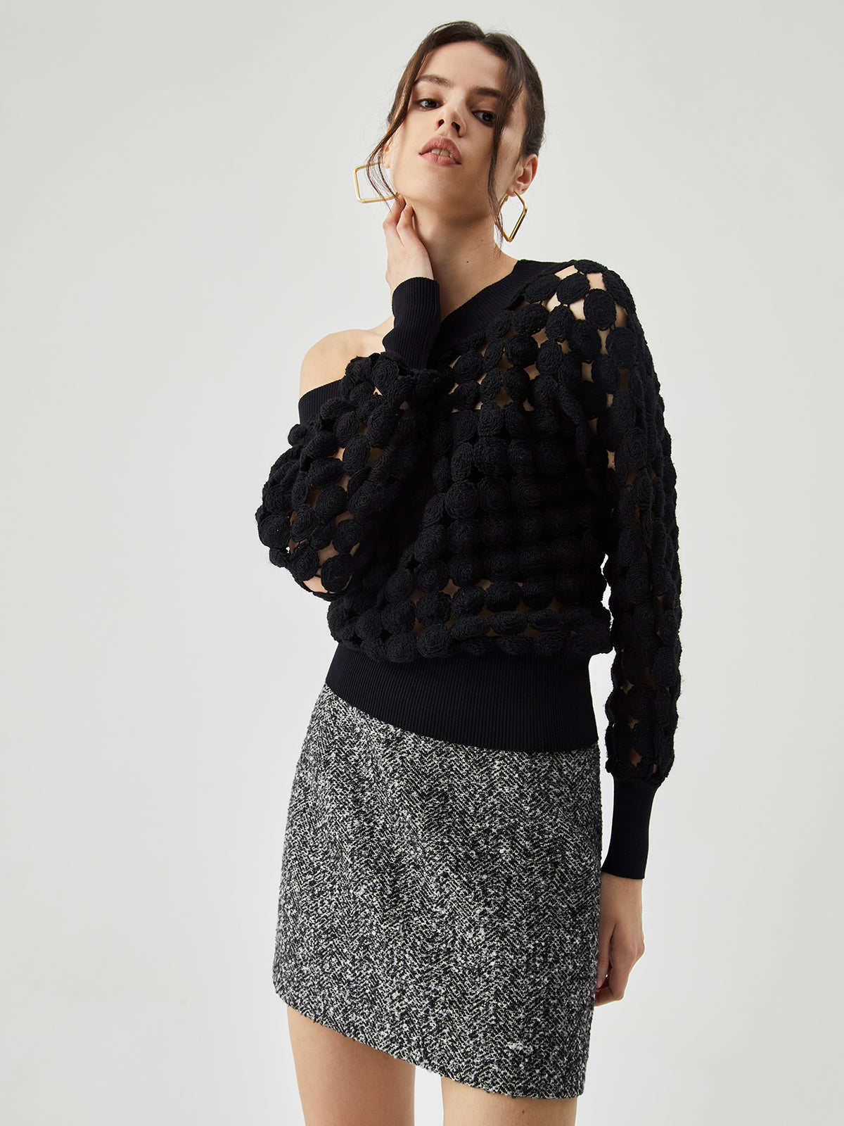 Anna | Gehäkelte Off-Shoulder Bluse mit Kreisdurchbrüchen