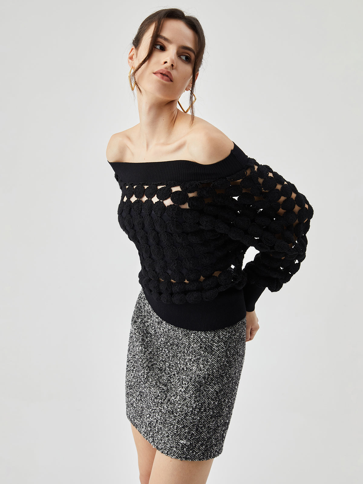 Anna | Gehäkelte Off-Shoulder Bluse mit Kreisdurchbrüchen