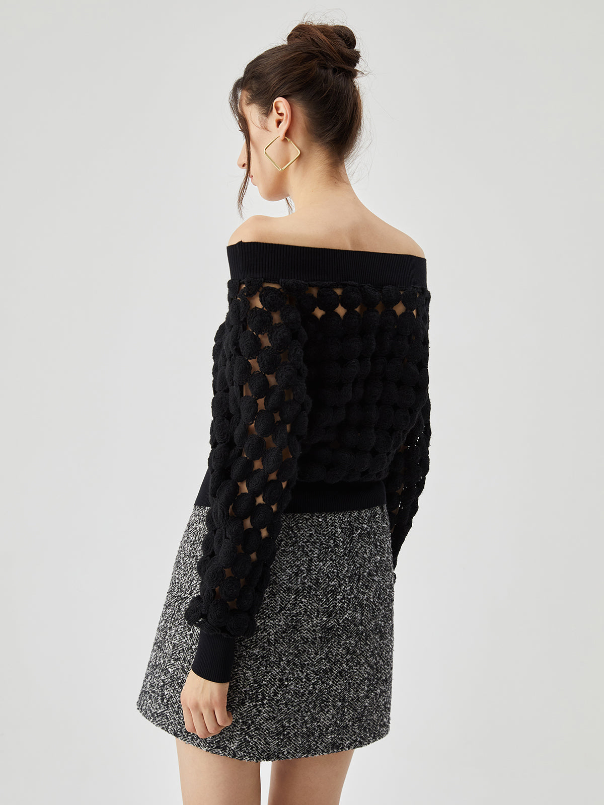 Anna | Gehäkelte Off-Shoulder Bluse mit Kreisdurchbrüchen