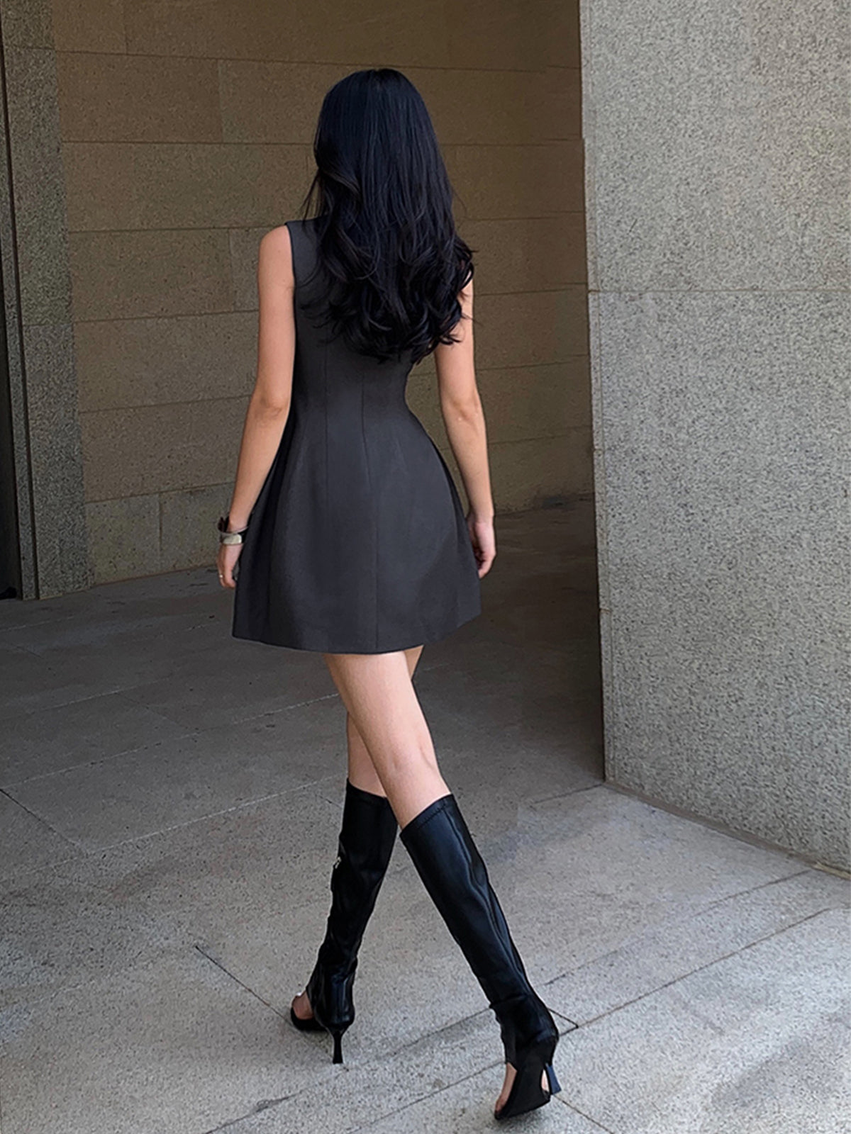 Clara | Ärmelloses Mini Kleid mit Rundhalsausschnitt