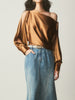 Sophie | Asymmetrische Satin-Bluse mit Kalt-Schulter