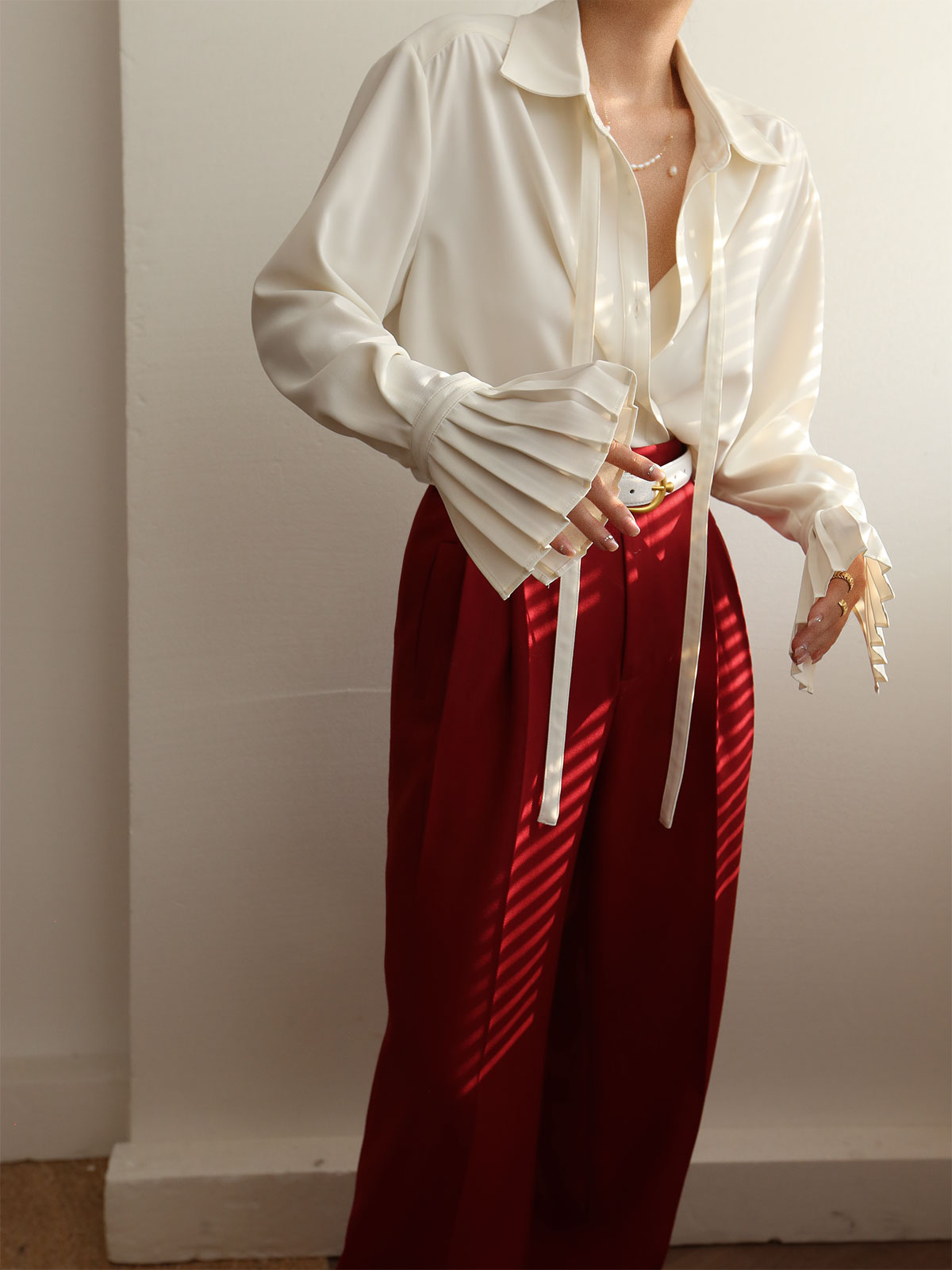 Sophie | Gefaltete Kragenbluse mit Knopfverschluss