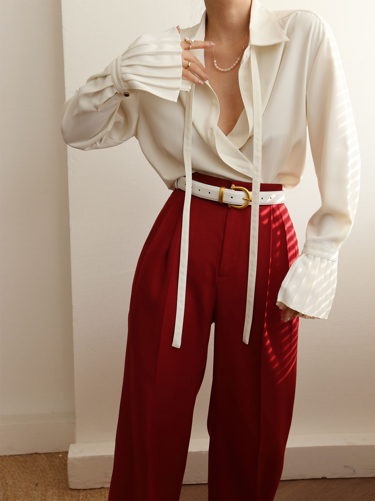 Sophie | Gefaltete Kragenbluse mit Knopfverschluss