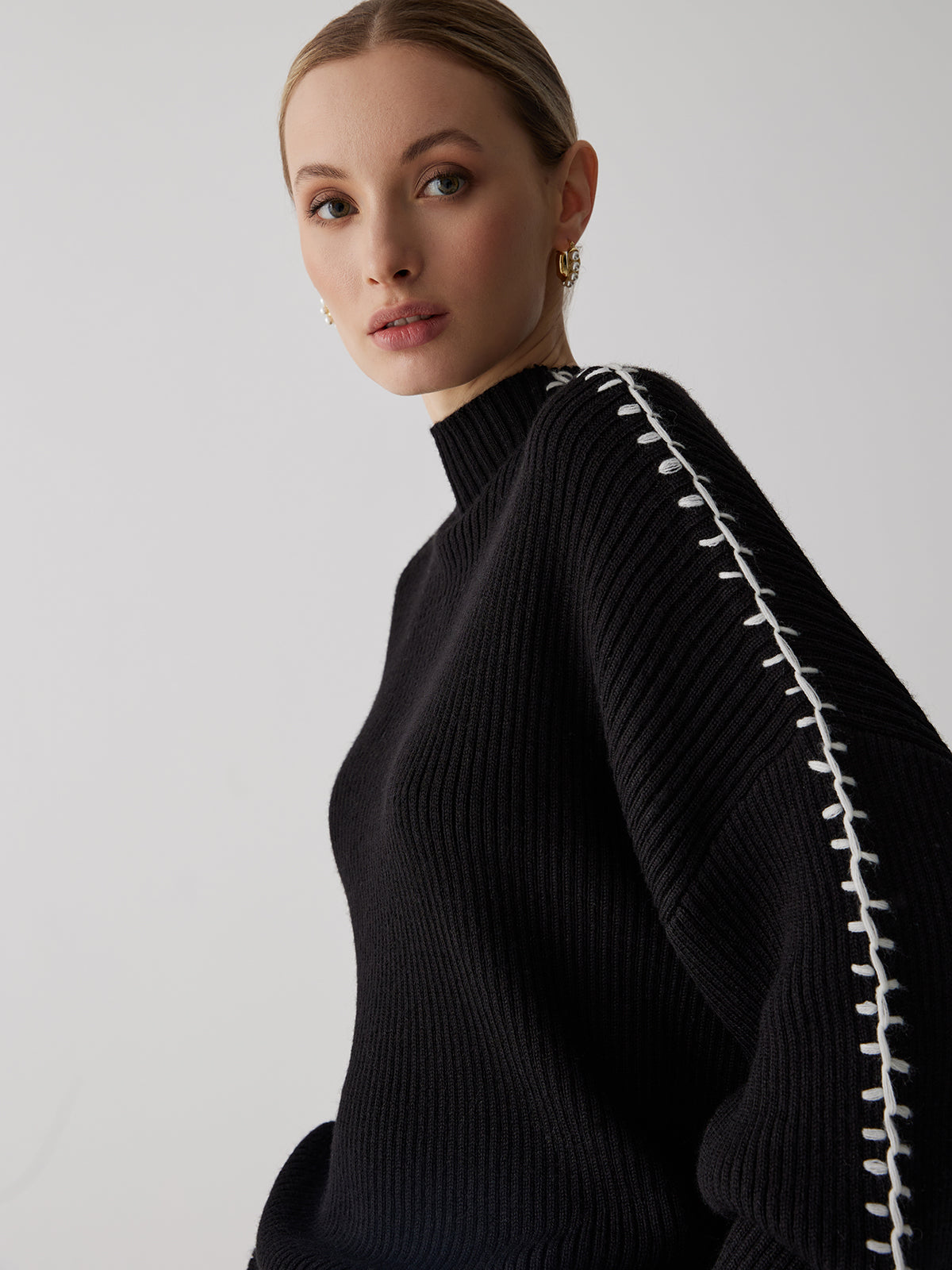 Jakob | Eleganter Mock Neck Pullover mit Kontrastdetails