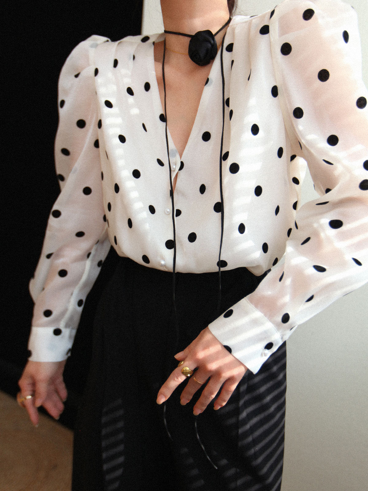 Anna | Verspielte Polka-Dot-Bluse