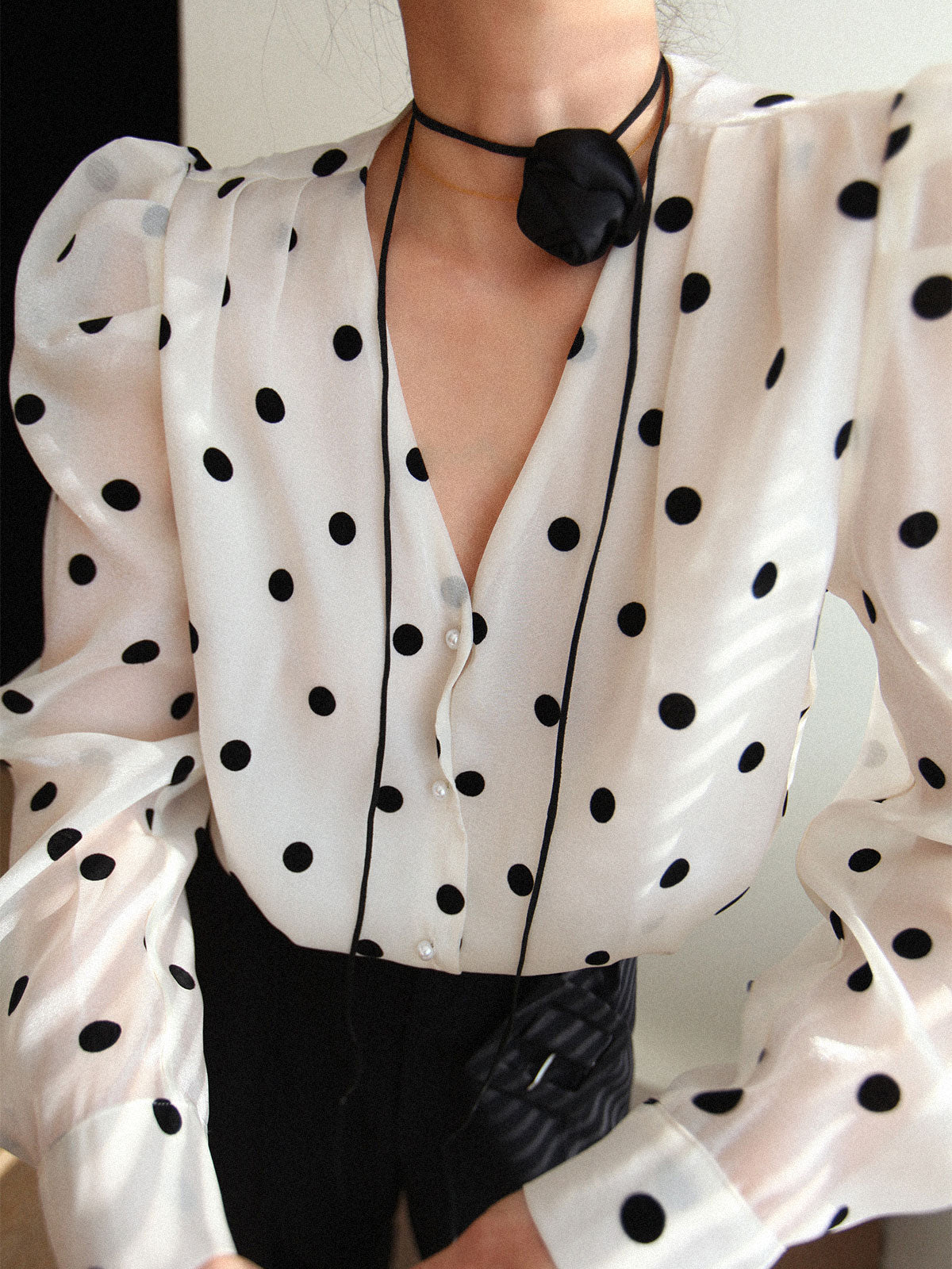 Anna | Verspielte Polka-Dot-Bluse
