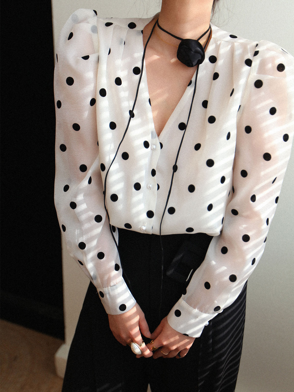 Anna | Verspielte Polka-Dot-Bluse