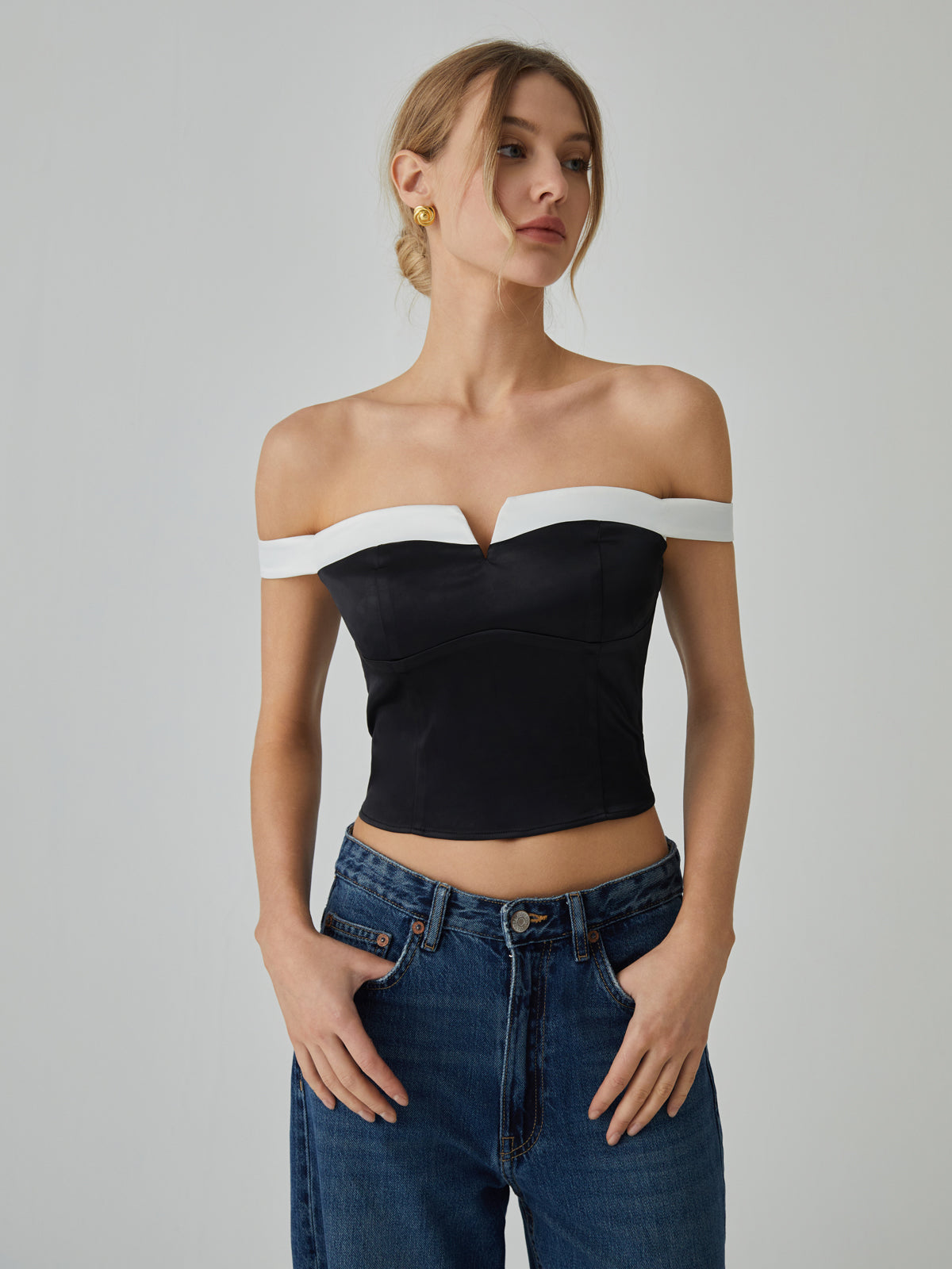 Clara | Off-Shoulder Bluse mit Kontrastabschlüssen