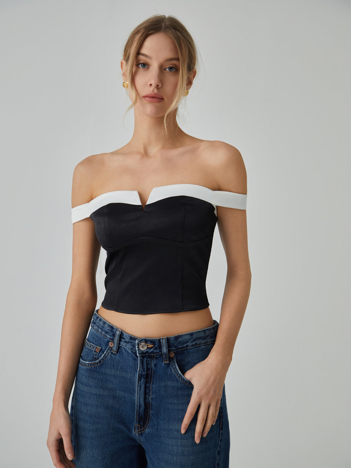 Clara | Off-Shoulder Bluse mit Kontrastabschlüssen