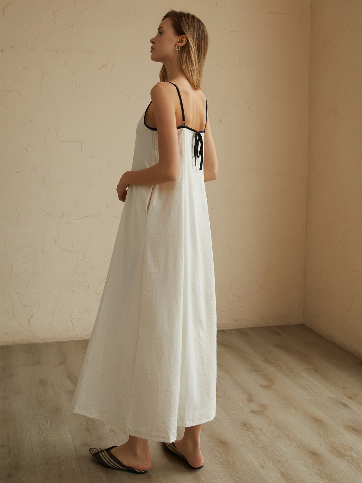 Clara | Elegantes Maxikleid mit Kontrastabschlüssen