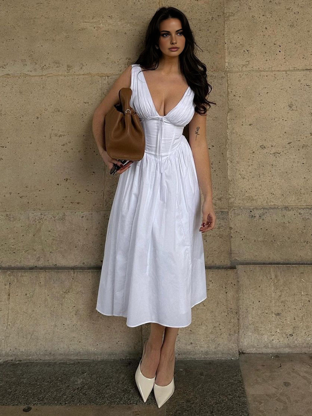 Clara | Schlichtes ärmelloses Midikleid