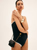 Kira | Trendige Mini-Tasche mit goldener Ball-Metallkette