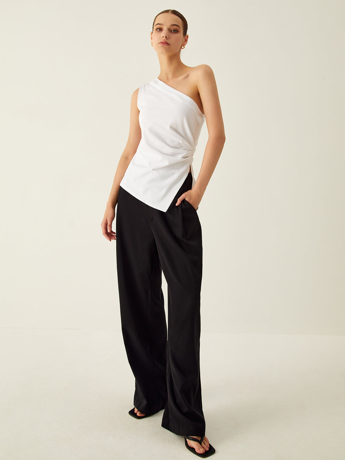 Anna | Asymmetrisches Tank-Top mit geteiltem Ausschnitt