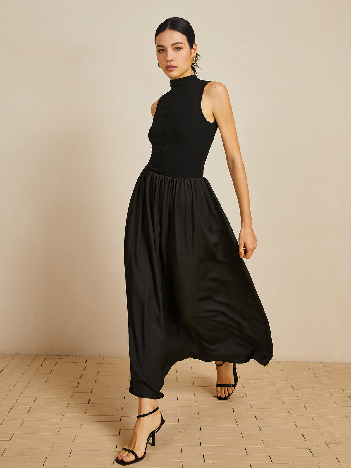 Clara | Elegantes Midi-Kleid mit Stehkragen