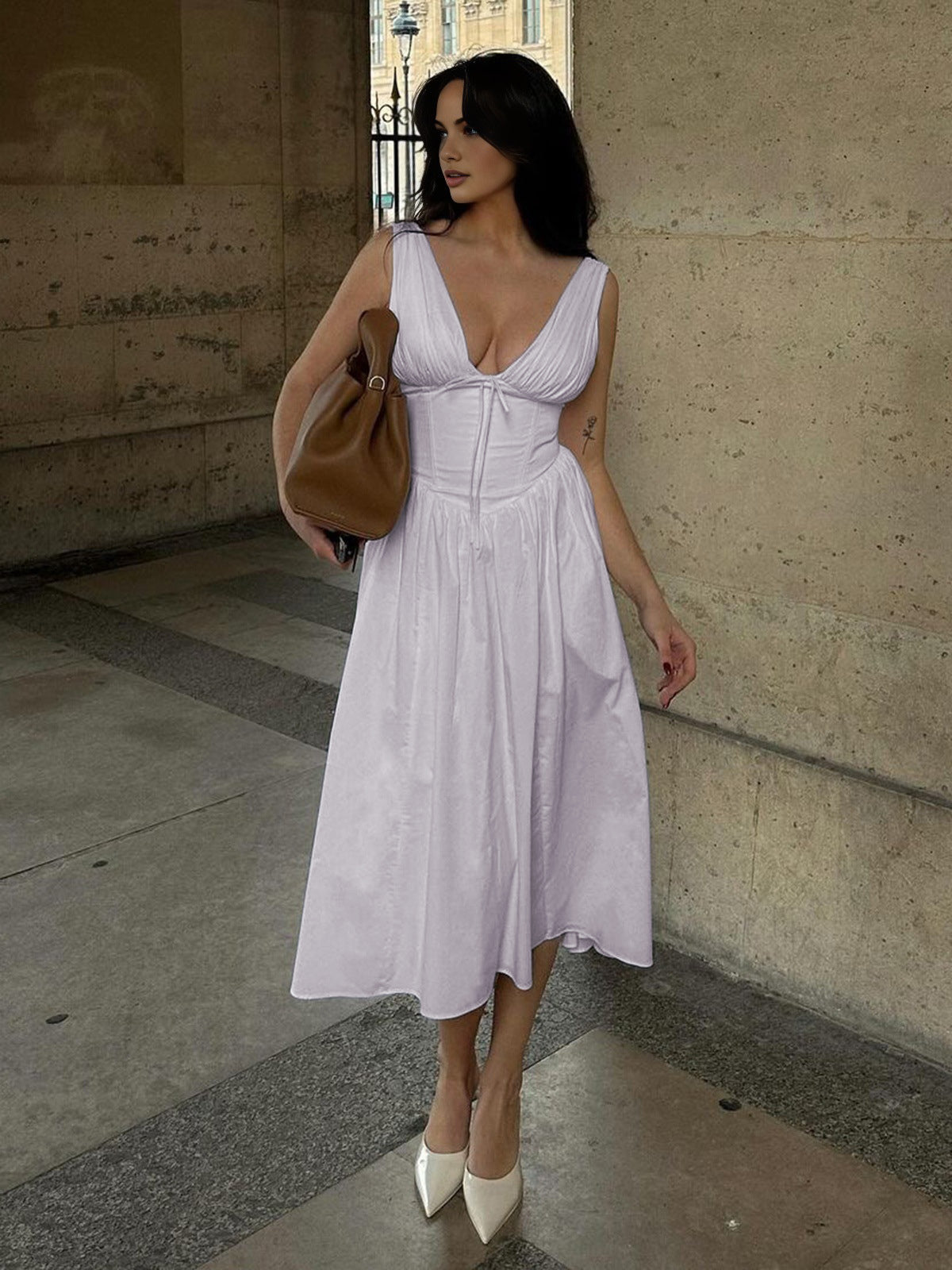 Clara | Schlichtes ärmelloses Midikleid