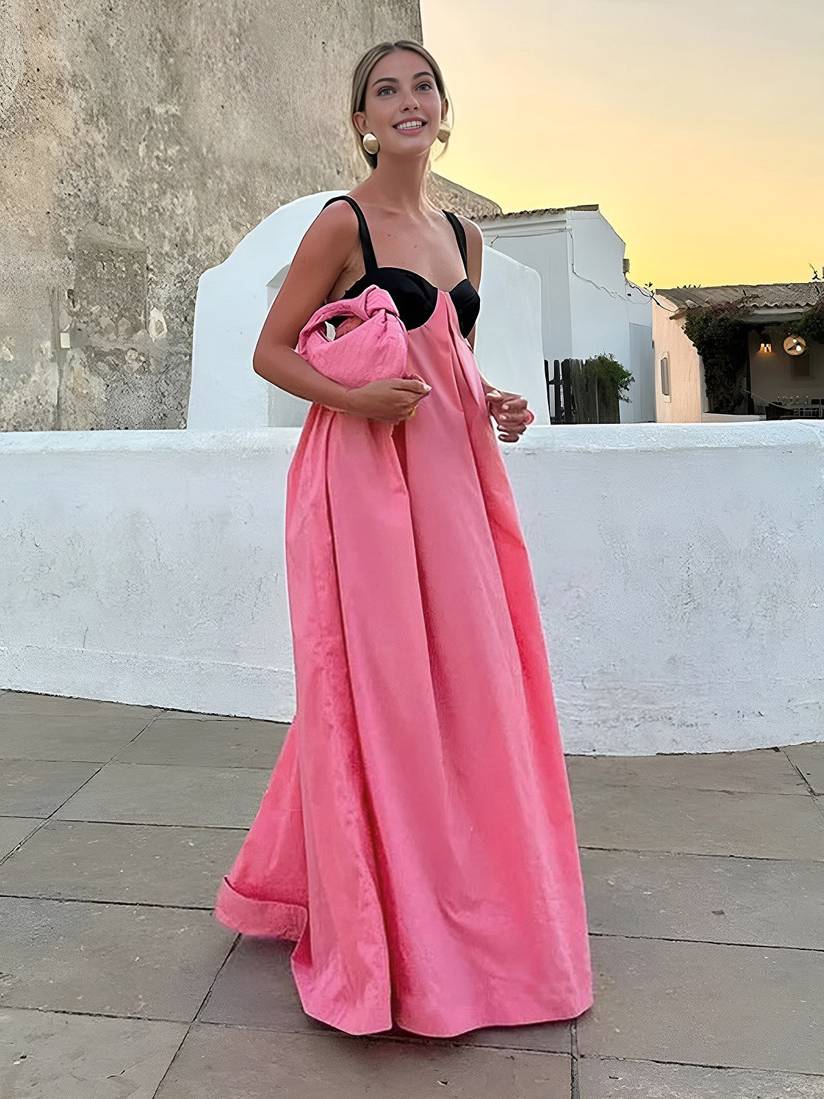 Elegante Schönheit | Langes Kleid mit BH-Träger und Spagat