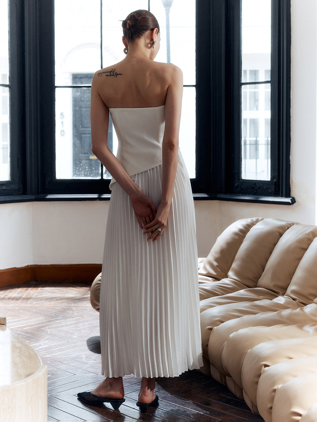 Mara | Elegantes Faltenkleid ohne Träger mit Schlitz