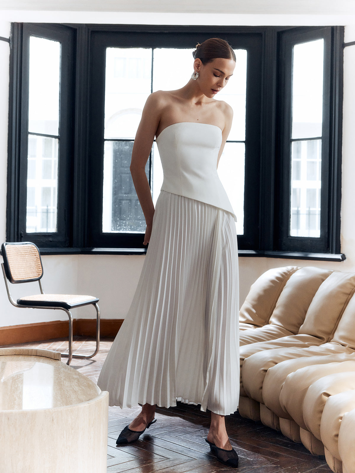 Mara | Elegantes Faltenkleid ohne Träger mit Schlitz