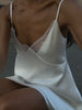 Verführerische Eleganz | Satin-Rückenfreies V-Ausschnitt-Kleid