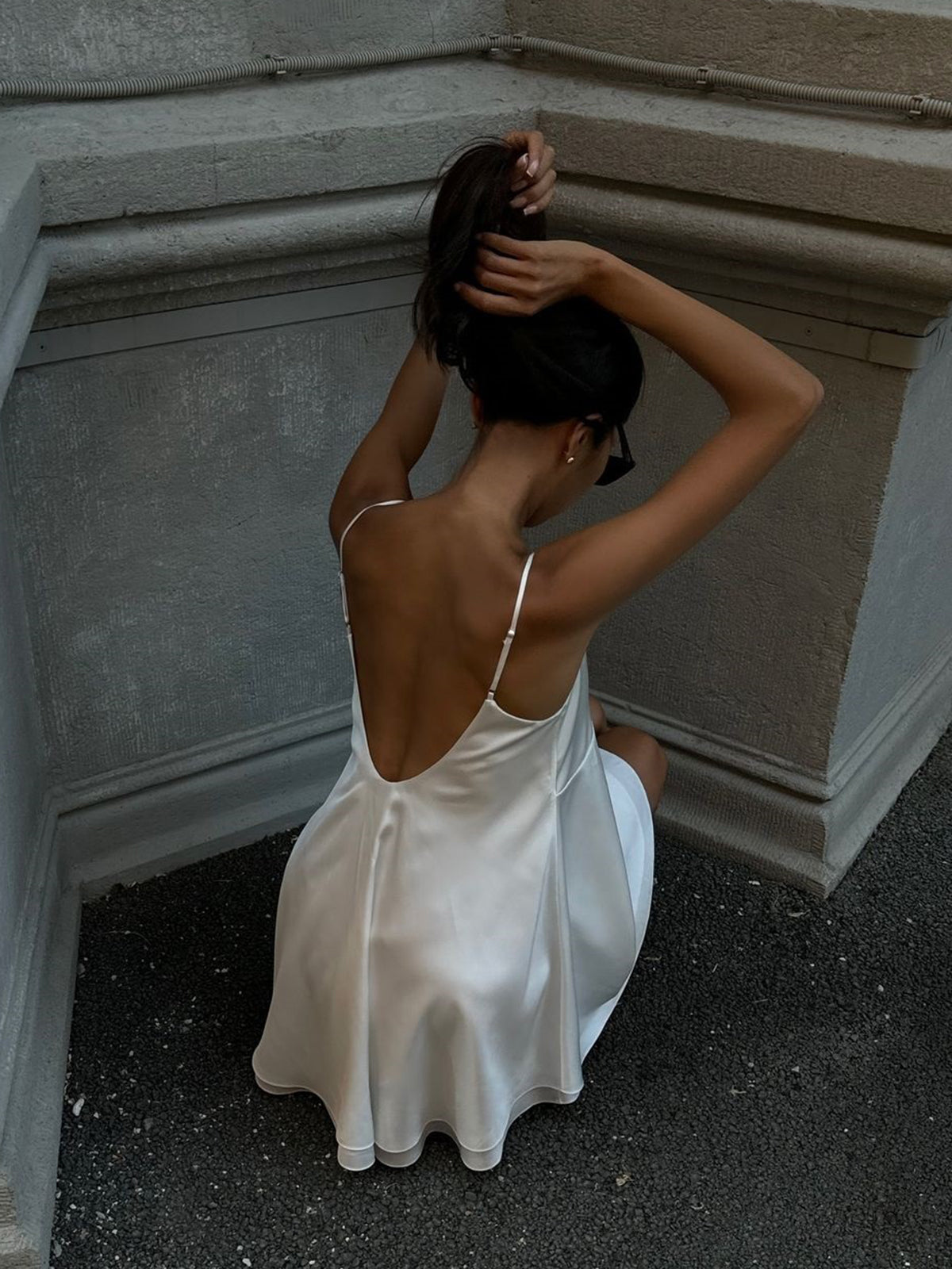 Verführerische Eleganz | Satin-Rückenfreies V-Ausschnitt-Kleid