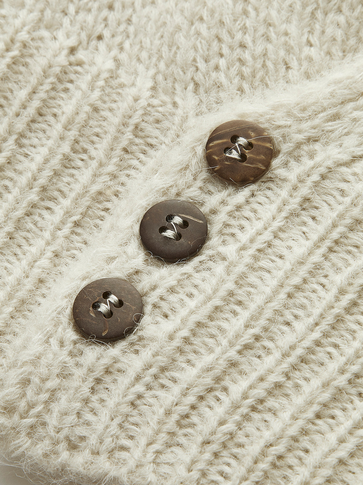 Antonia | Stricktop mit Knopfdesign