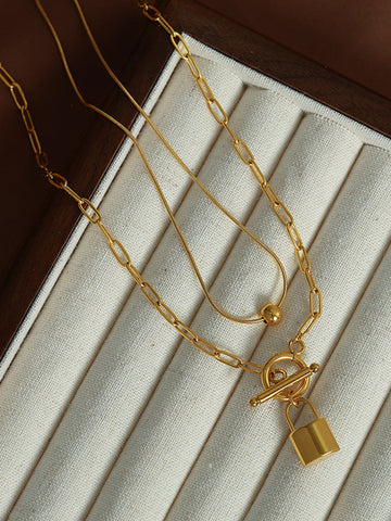 Mia | Elegante Halskette mit goldenem Vorhängeschloss