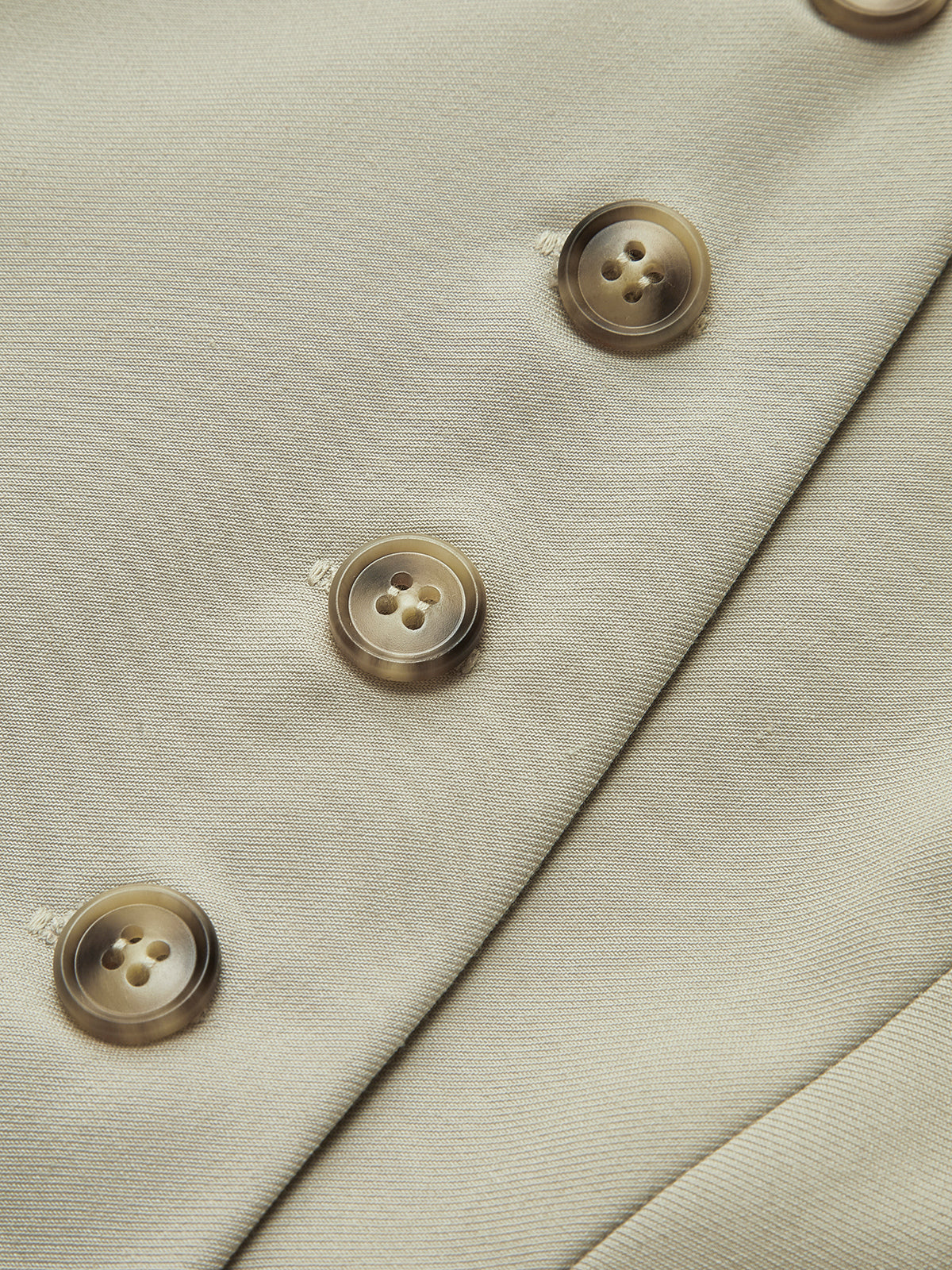 Emilia | Elegante Weste mit asymmetrischen Knopf-Taschen