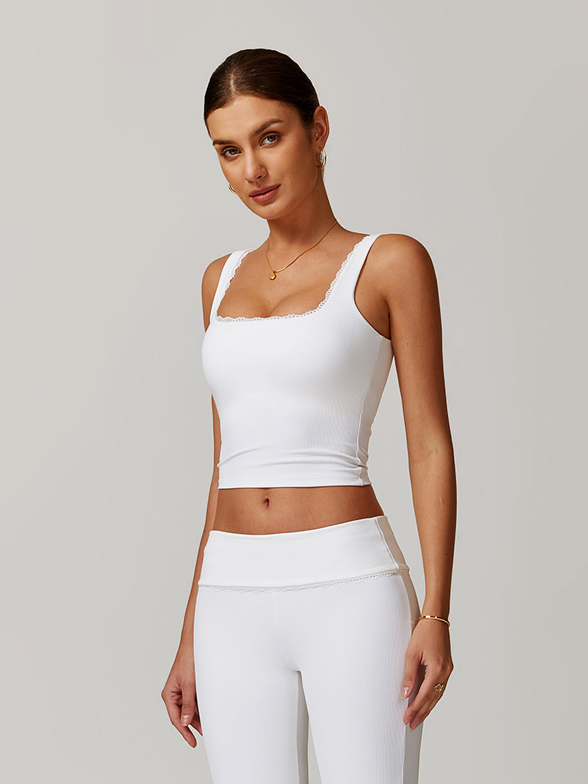 Lena | Sportliches Bodycon Top mit Lettuce Trim