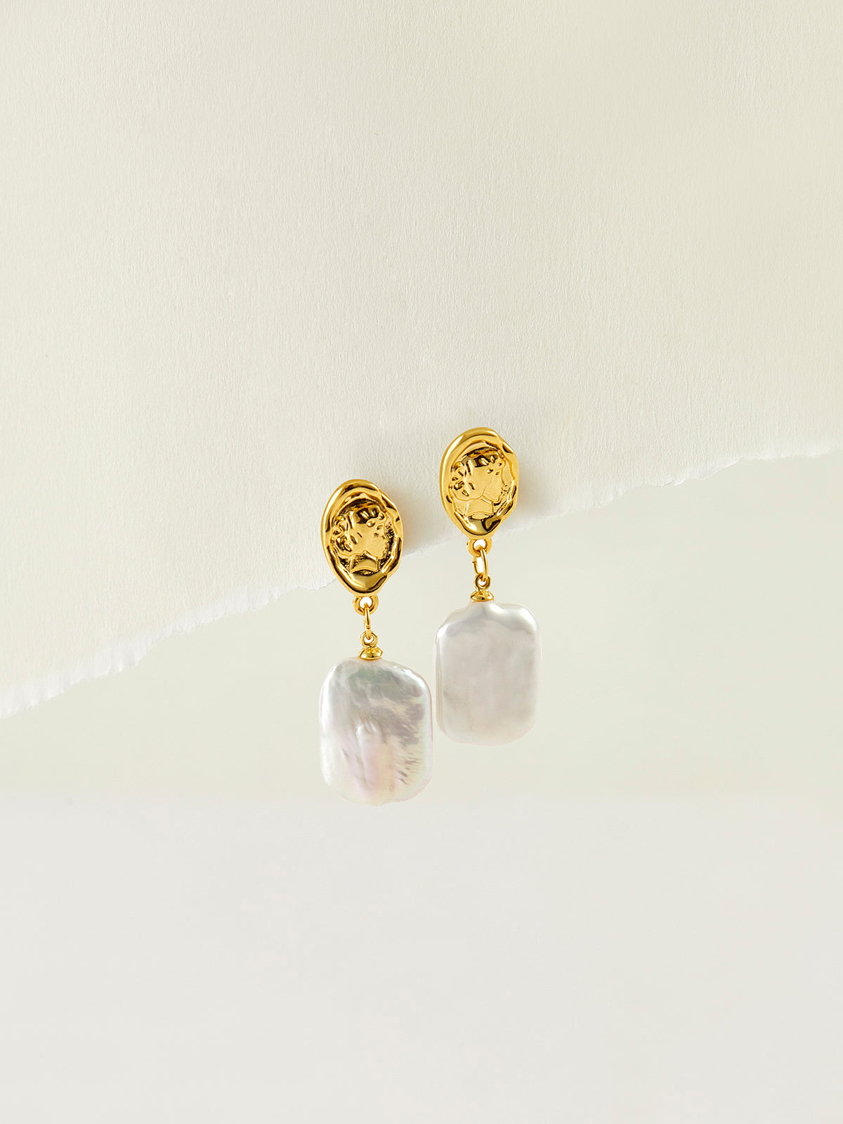 Emilia | Elegante Barocke Perlenohrringe