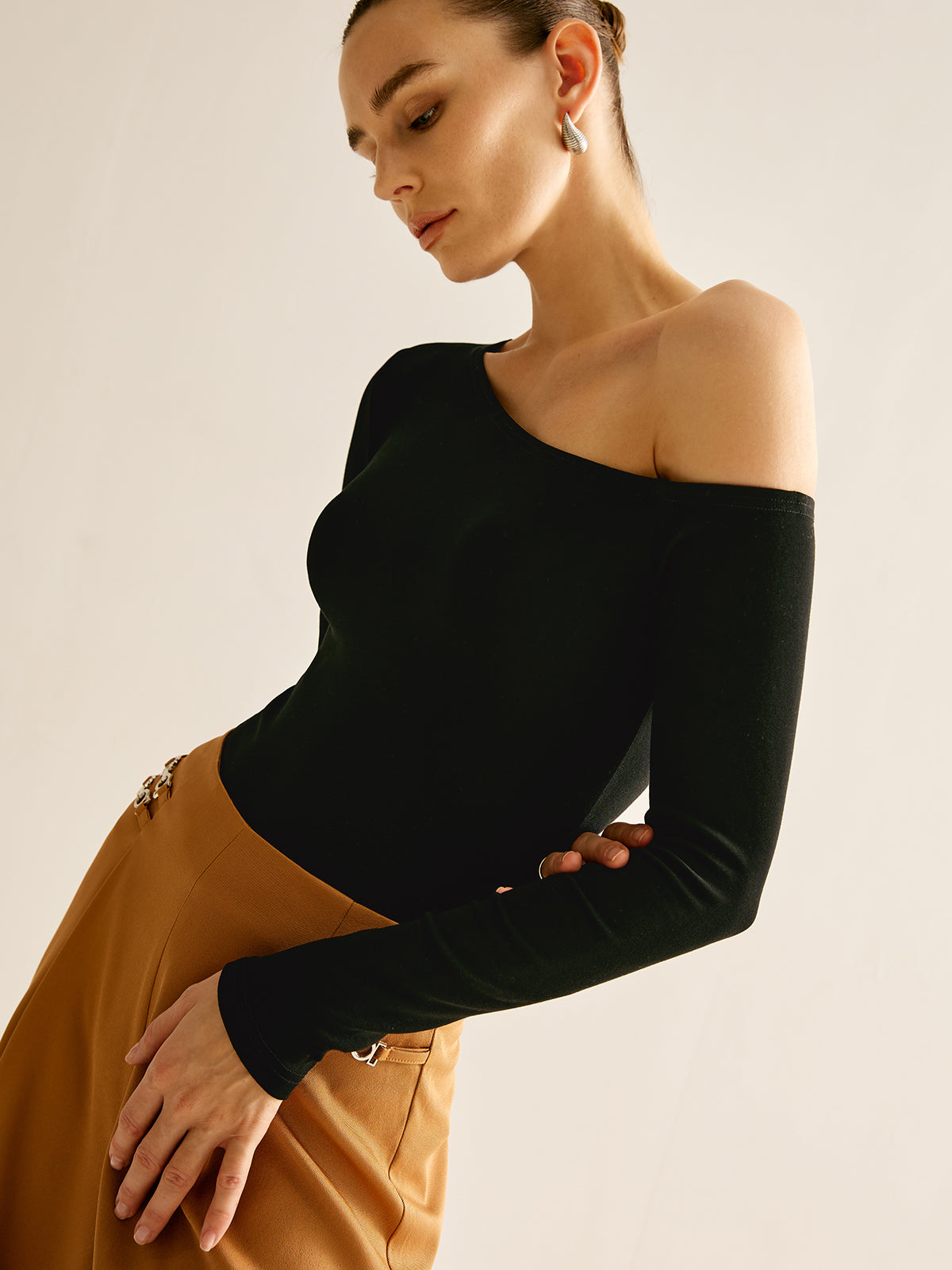 Leonie | Asymmetrisches Cold Shoulder Jersey T-Shirt