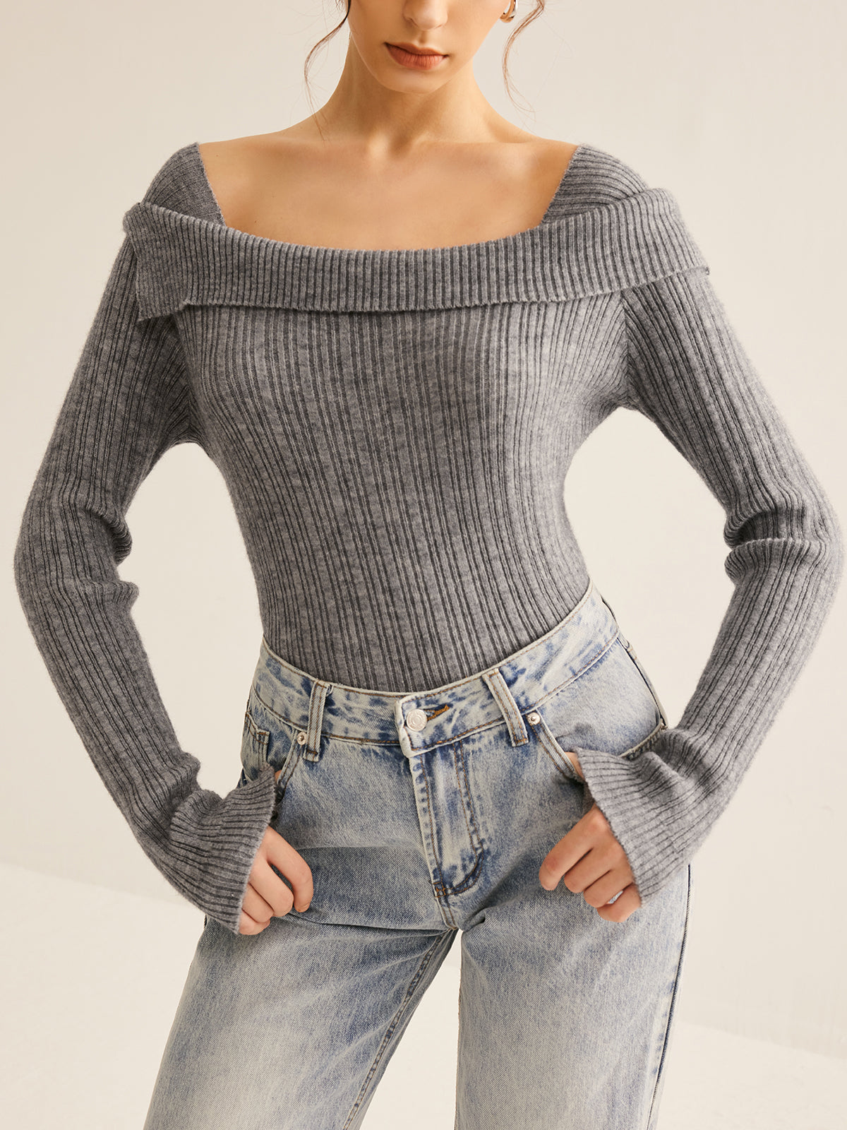 Clara | Raffinierter Rippstrick-Pullover mit kalten Schultern