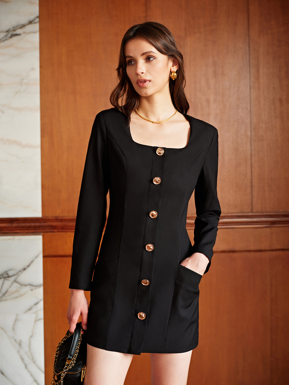 Clara | Elegantes Kleid mit quadratischem Ausschnitt und Taschen