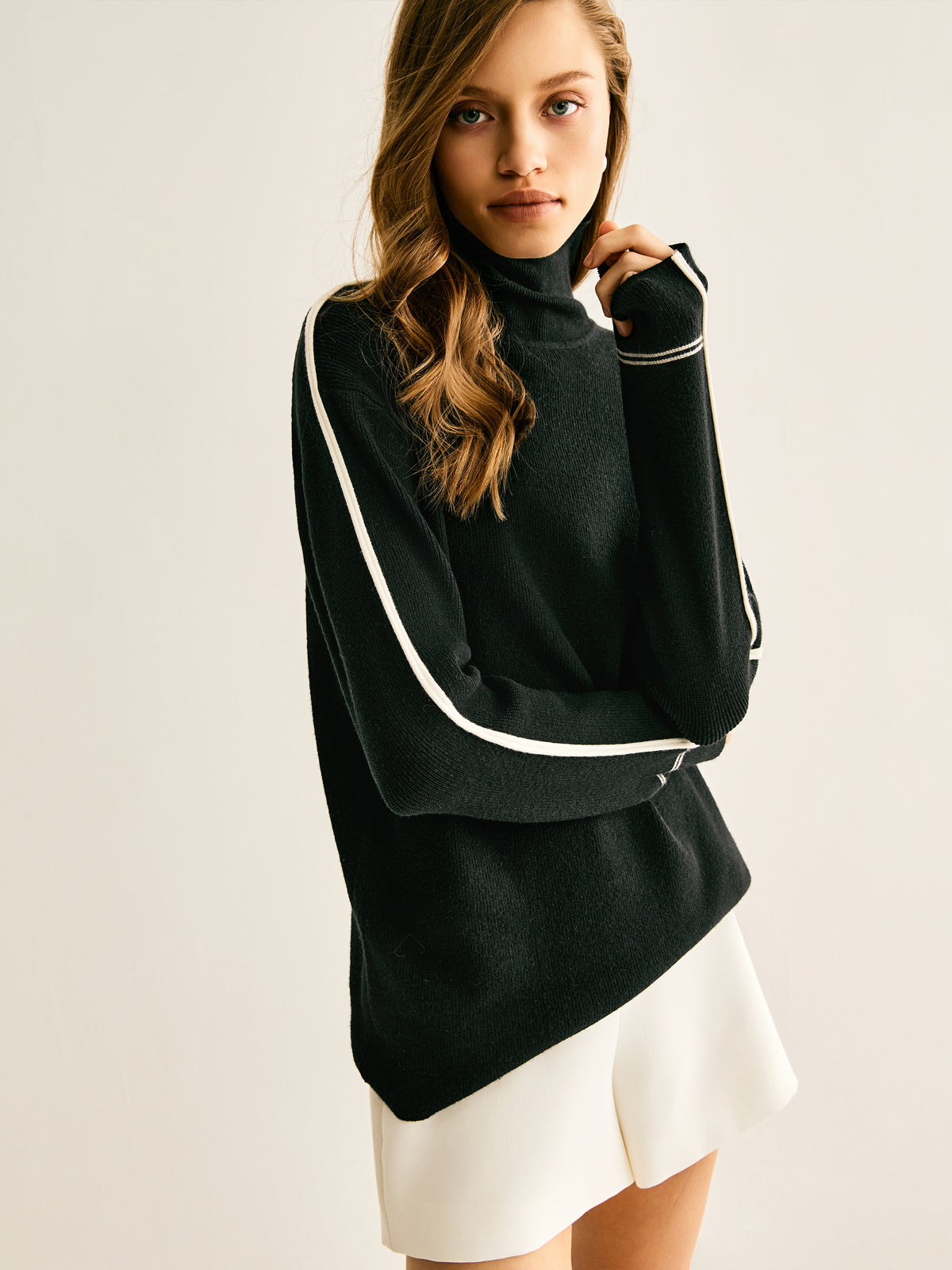Max | Modischer Turtleneck Pullover mit Kontraststreifen