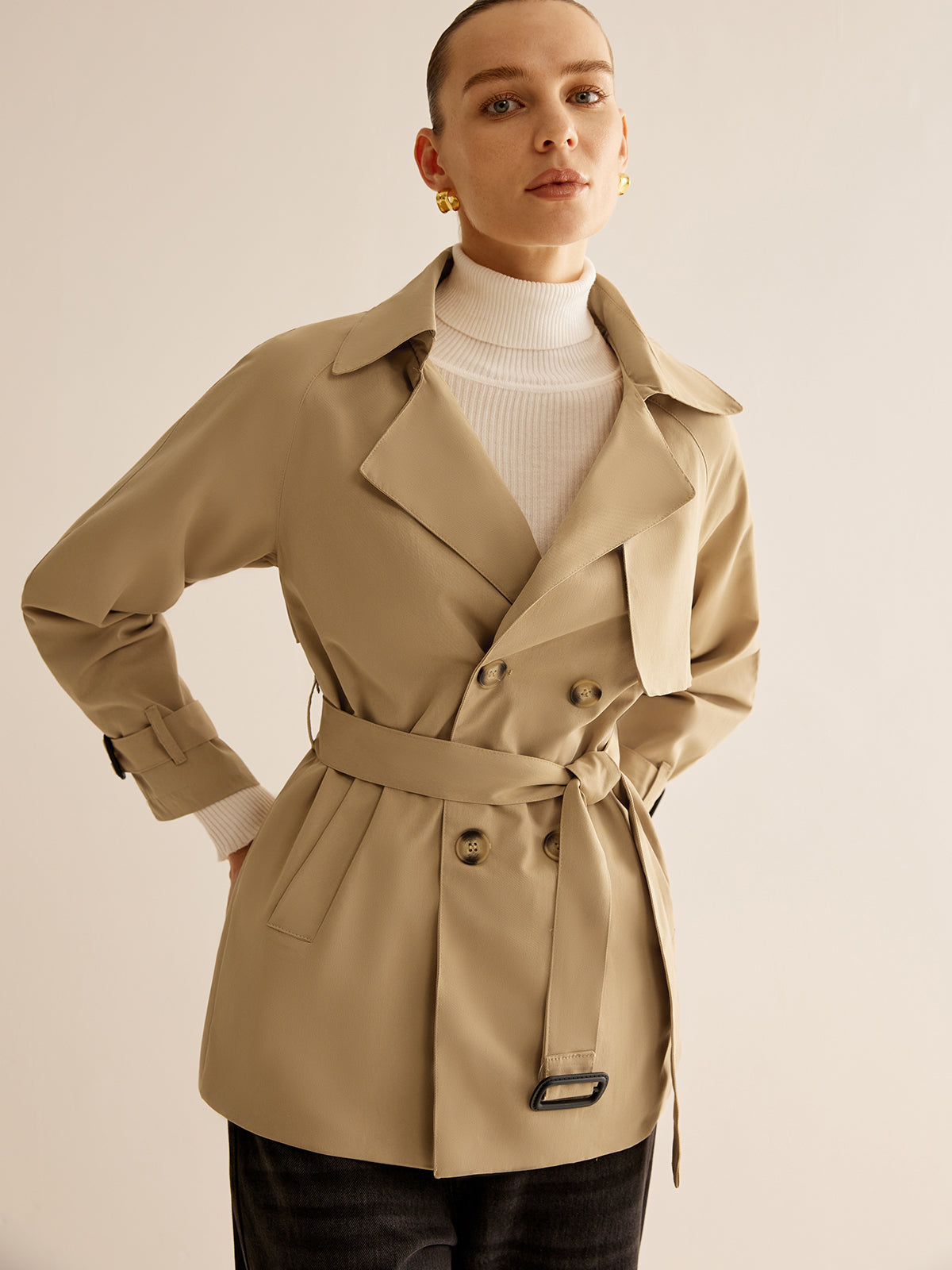 Max | Eleganter Trenchcoat mit Revers und Gürtel im Schnallendesign