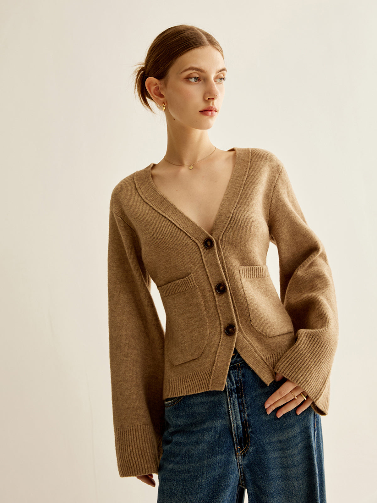 Clara | V-Ausschnitt Knopf-Cardigan