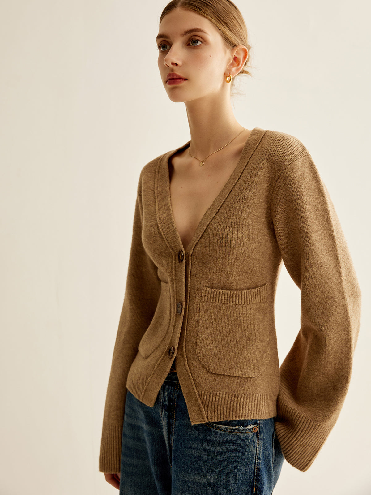 Clara | V-Ausschnitt Knopf-Cardigan