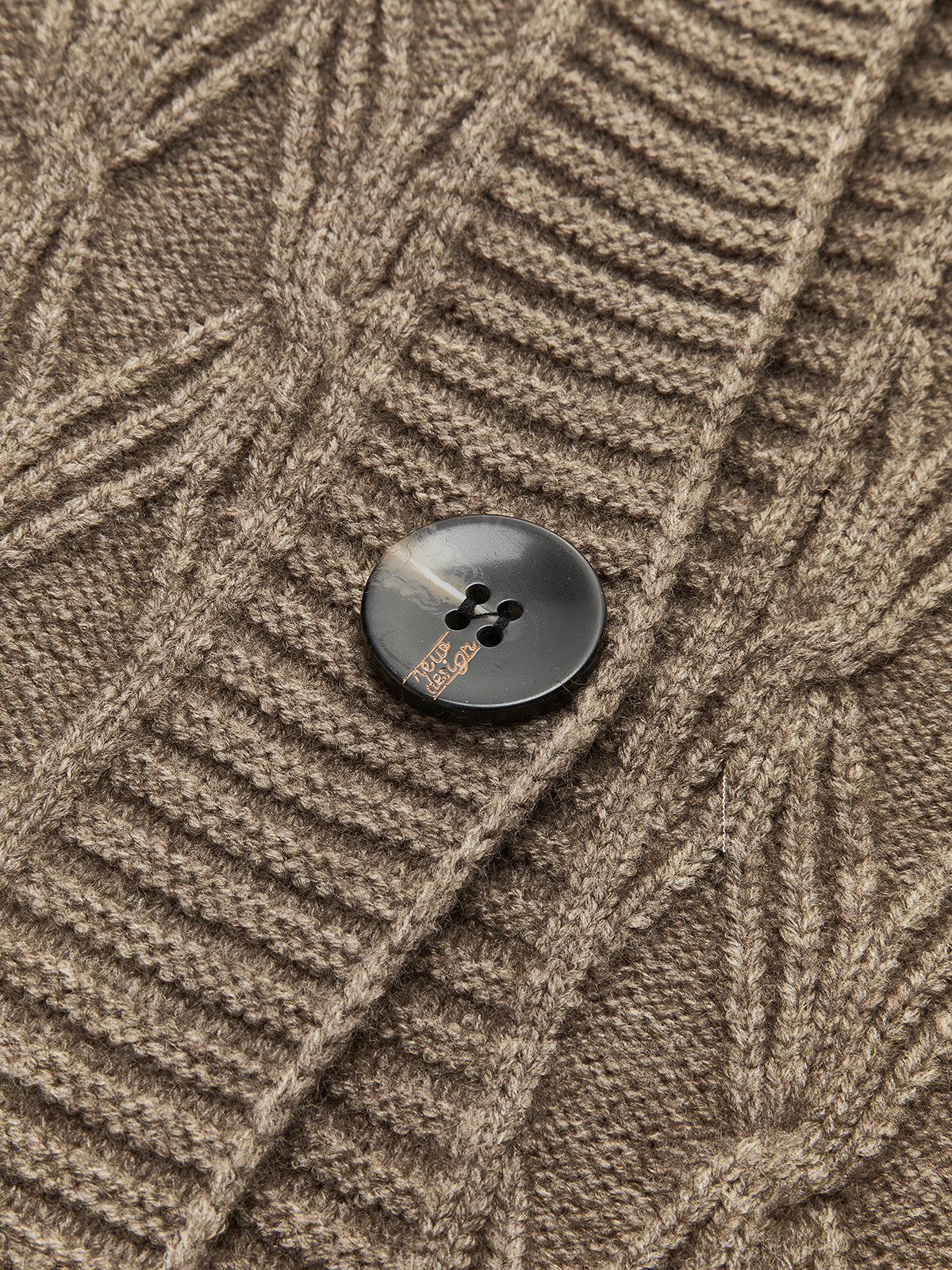 Lena | Elegante Diamantstich-Strickjacke mit langem Ausschnitt